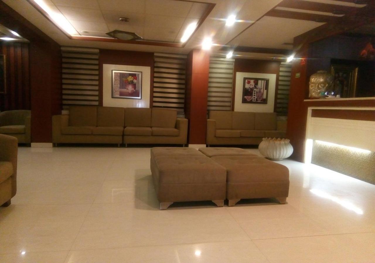 Hotel Monsoon Palace グワーハーティー エクステリア 写真