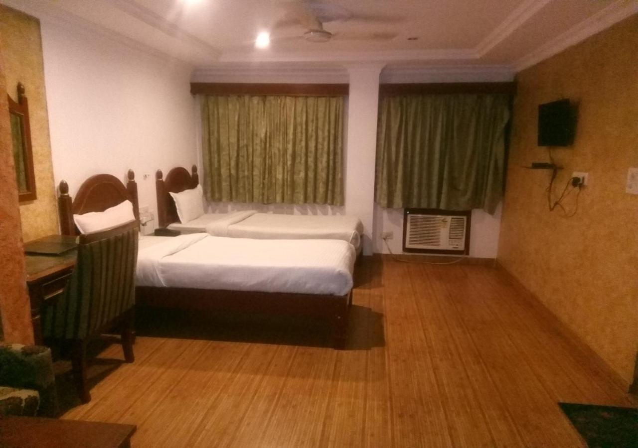 Hotel Monsoon Palace グワーハーティー エクステリア 写真