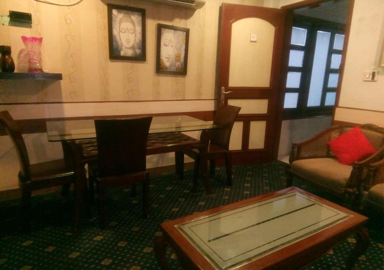 Hotel Monsoon Palace グワーハーティー エクステリア 写真
