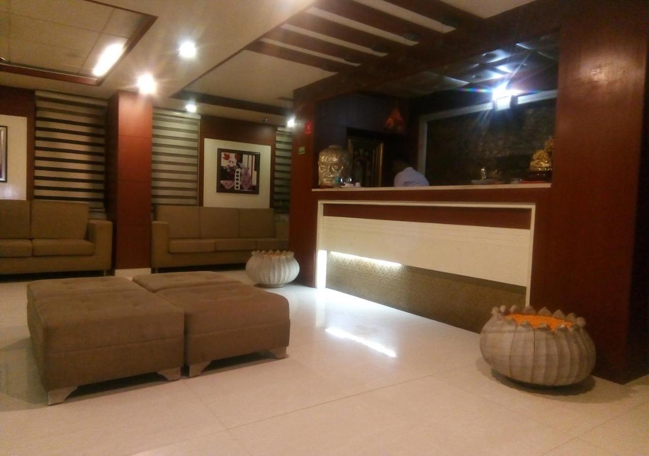 Hotel Monsoon Palace グワーハーティー エクステリア 写真