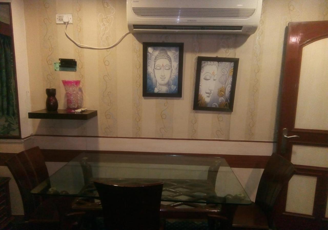 Hotel Monsoon Palace グワーハーティー エクステリア 写真
